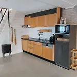Vakantiehuisje Gelegen Op Een Kattensprong Van Veerse Meer En Noordzee!